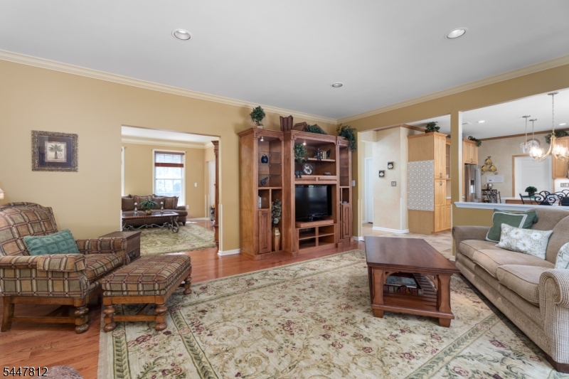 4 Muirhead Ct