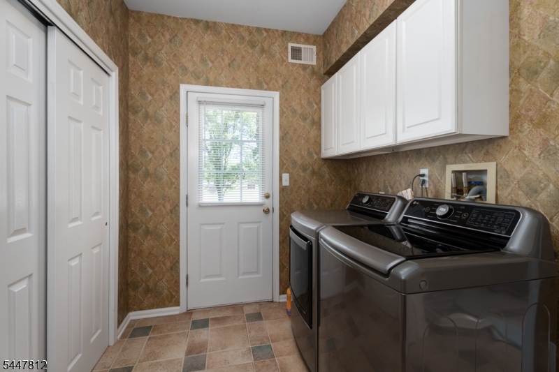 4 Muirhead Ct