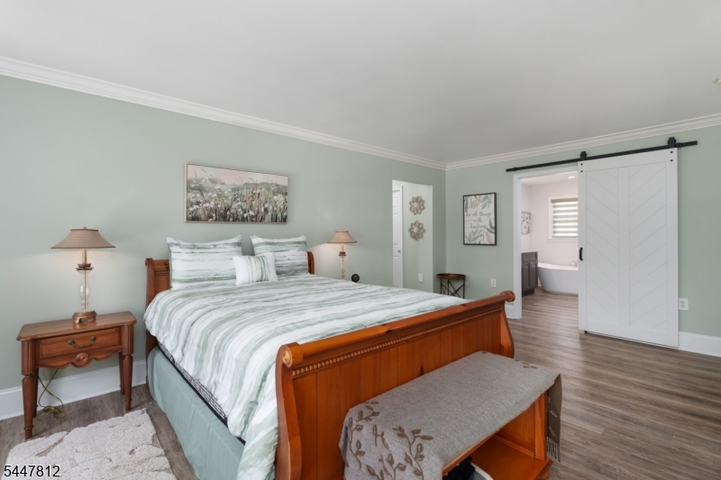 4 Muirhead Ct
