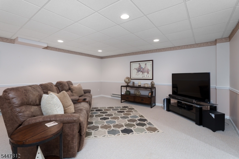 4 Muirhead Ct