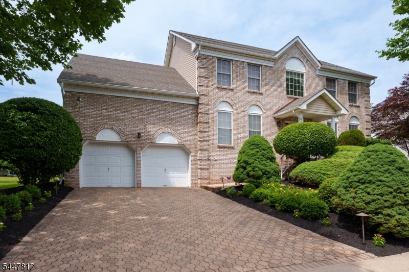 4 Muirhead Ct