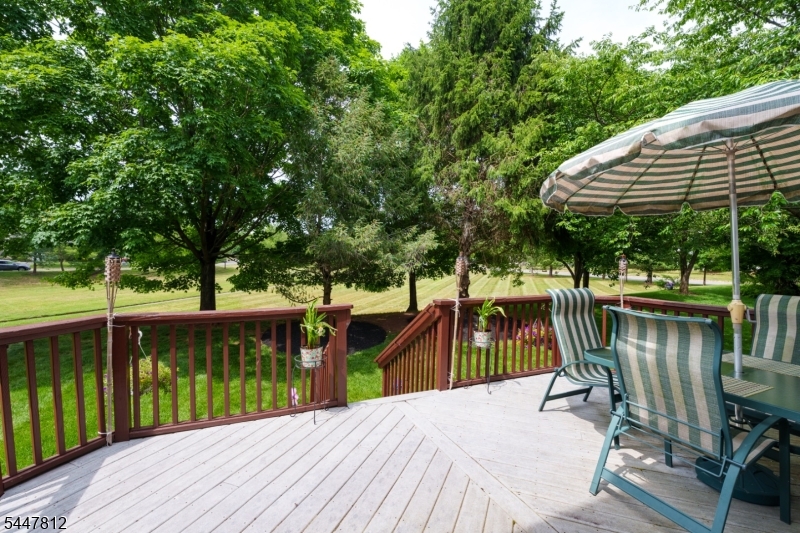 4 Muirhead Ct