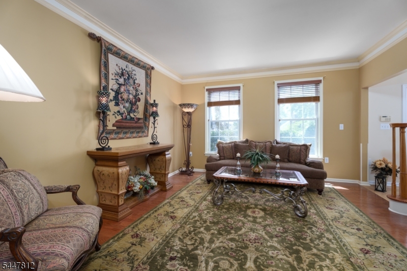 4 Muirhead Ct