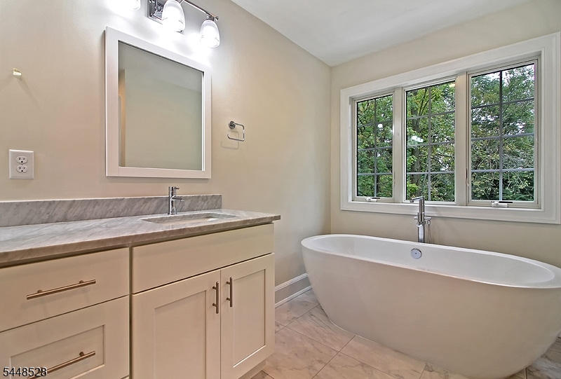 184 Hickory Tavern Rd