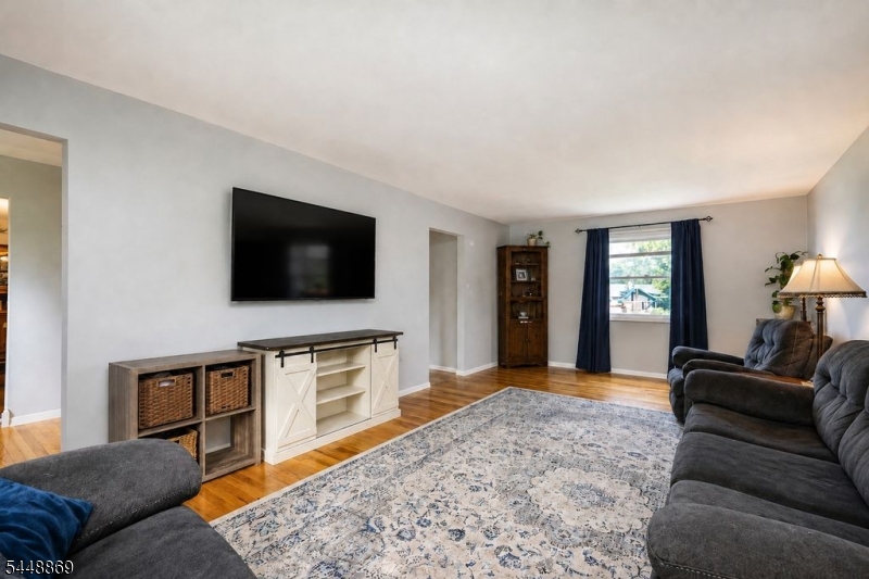 4 Blue Grass Dr