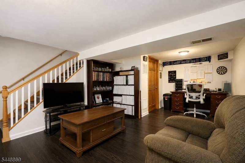 4 Blue Grass Dr