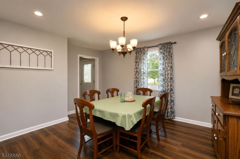 4 Blue Grass Dr