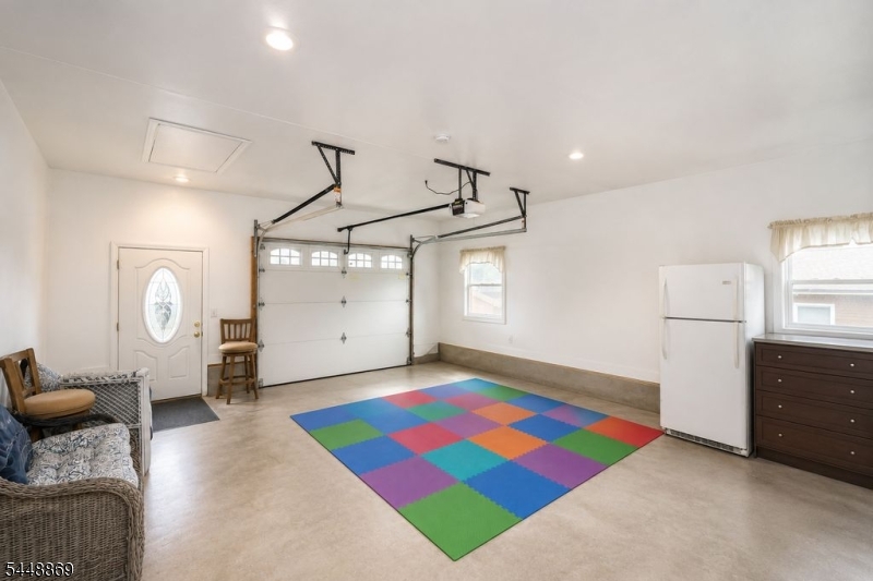 4 Blue Grass Dr