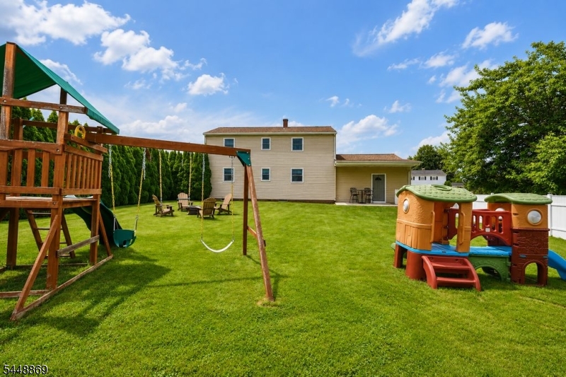 4 Blue Grass Dr