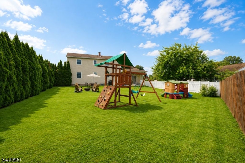 4 Blue Grass Dr