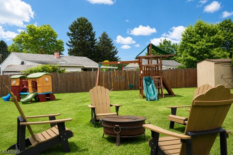 4 Blue Grass Dr