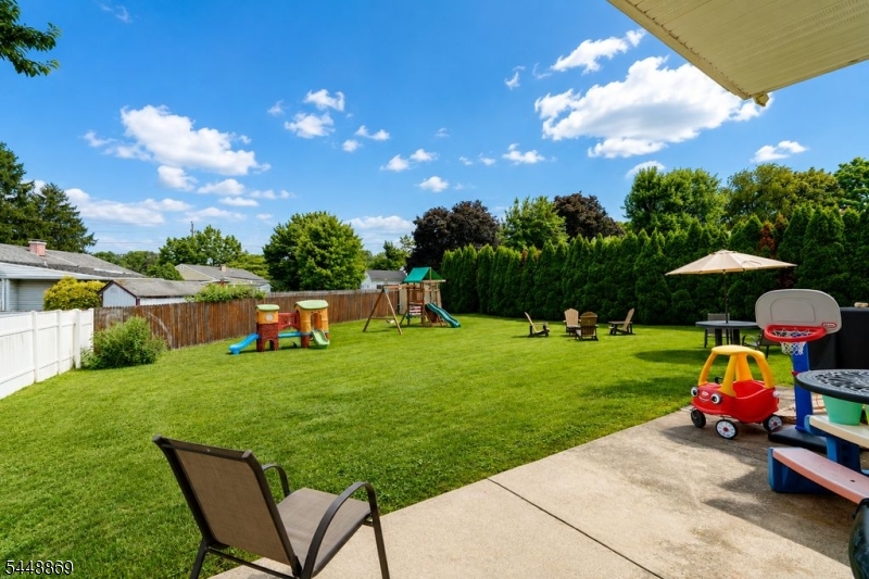 4 Blue Grass Dr