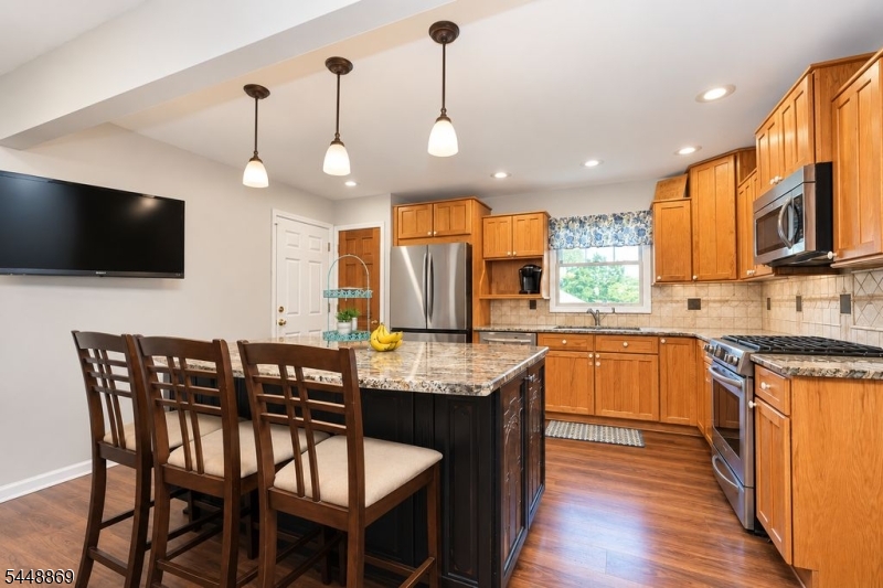 4 Blue Grass Dr