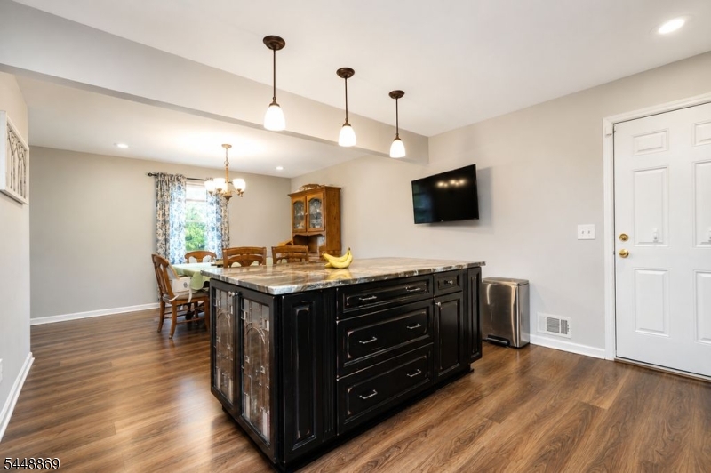 4 Blue Grass Dr