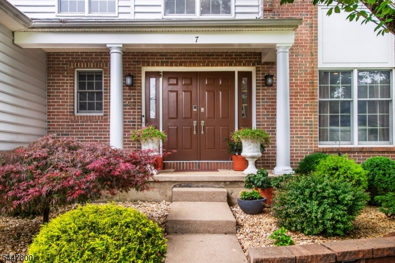 7 GORDON PLACE