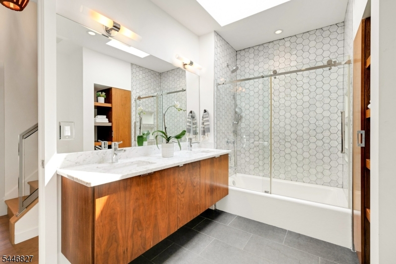 21 Gloucester Rd