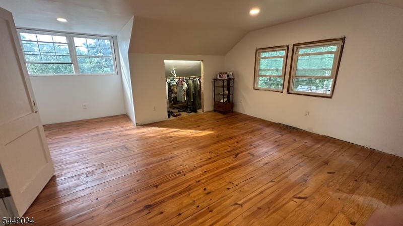 20 Mt Crest Rd