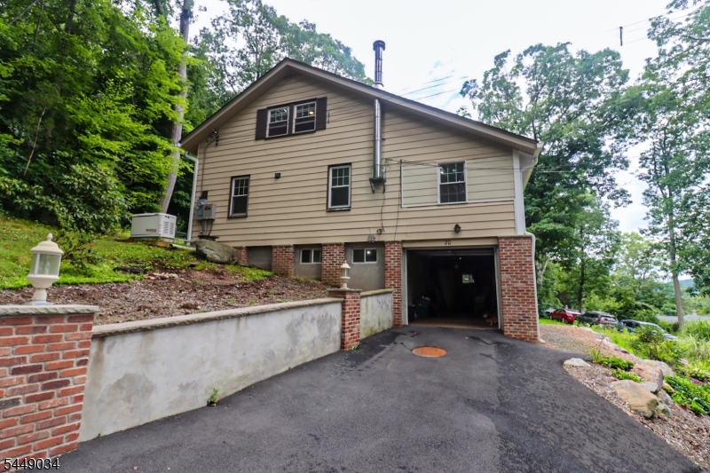 20 Mt Crest Rd