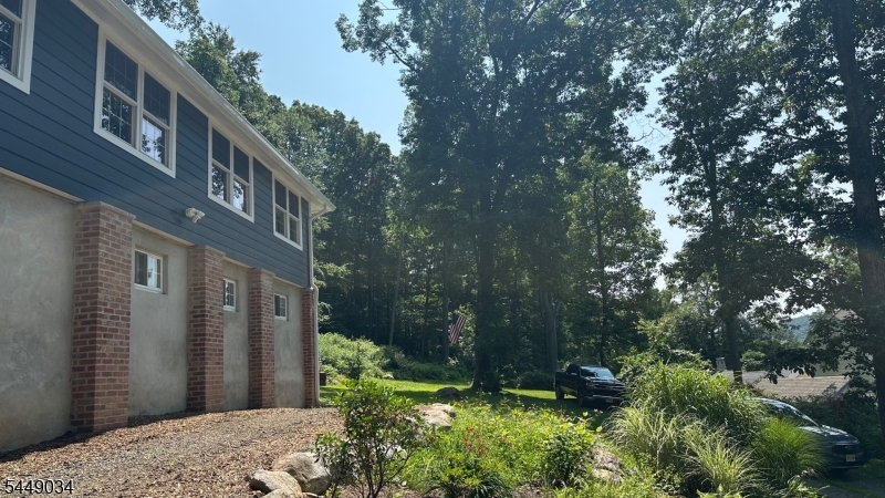 20 Mt Crest Rd