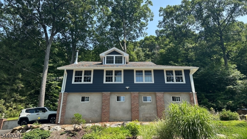 20 Mt Crest Rd