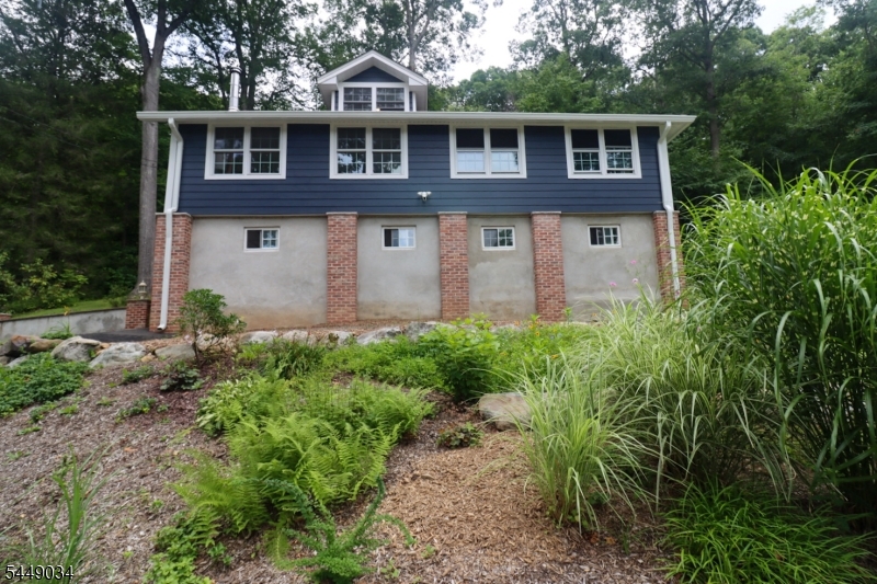 20 Mt Crest Rd