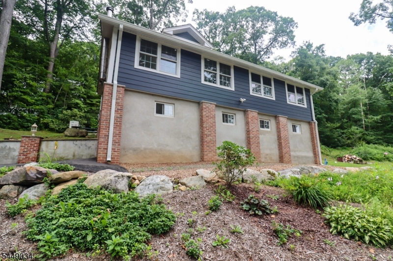 20 Mt Crest Rd
