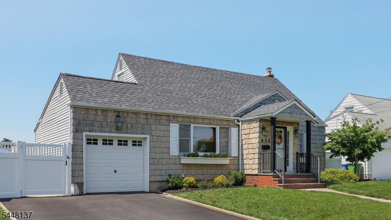 614 Fairway Rd