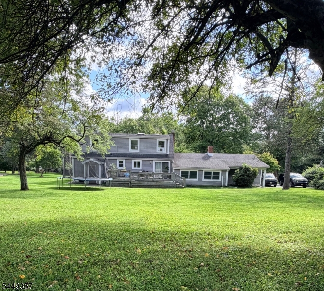 49 Schoolhouse Rd