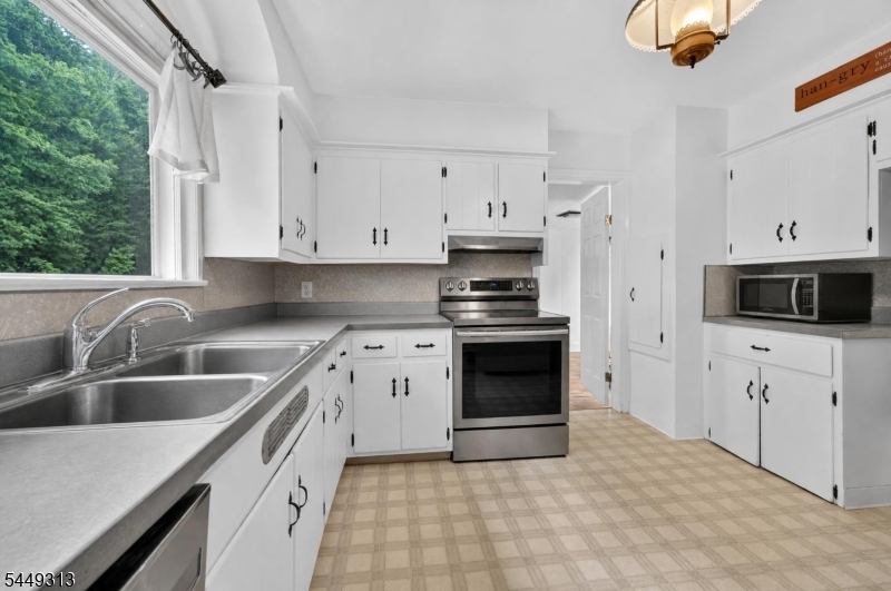 85 Ann St