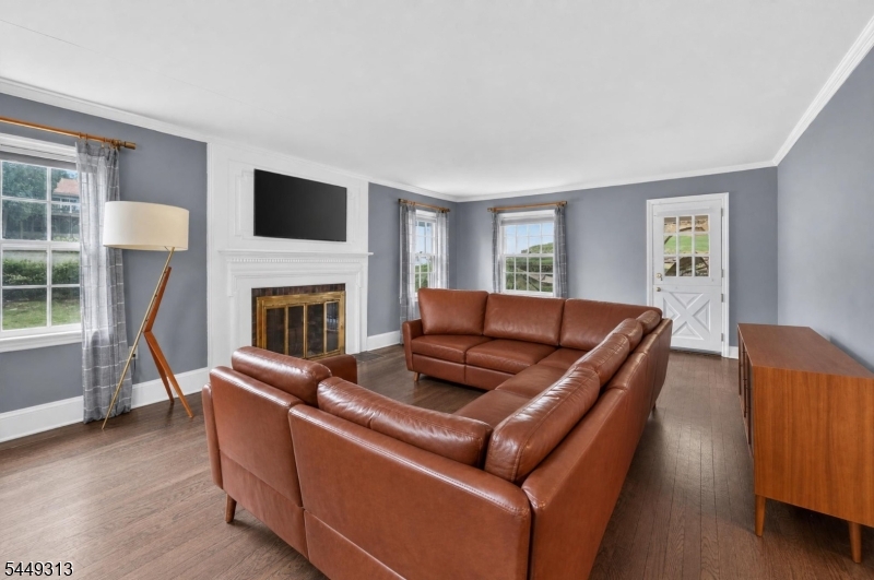 85 Ann St