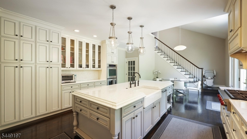 16 Chesterfield Dr
