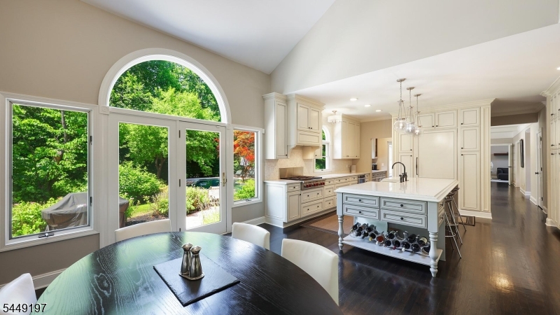 16 Chesterfield Dr