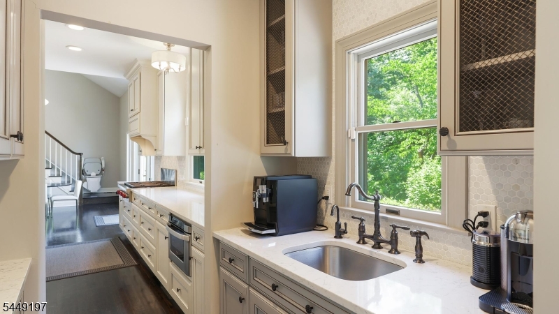 16 Chesterfield Dr