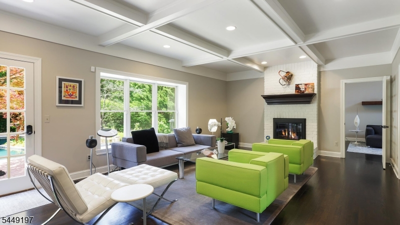 16 Chesterfield Dr
