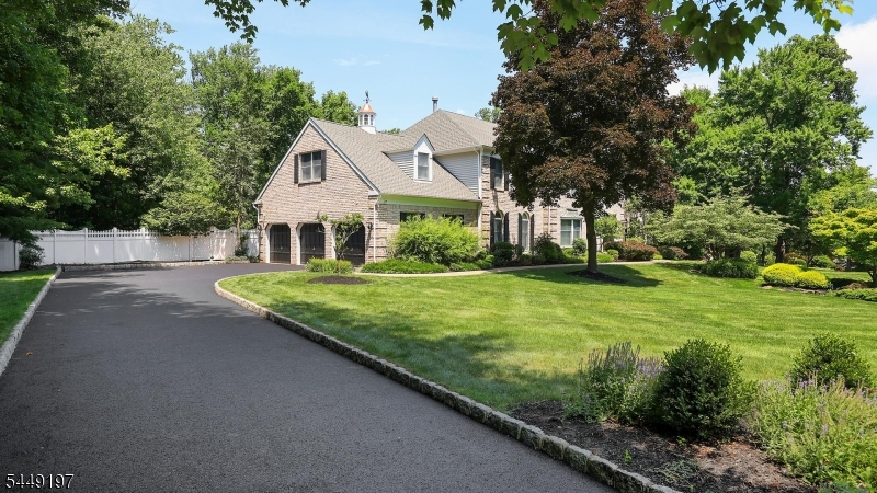 16 Chesterfield Dr