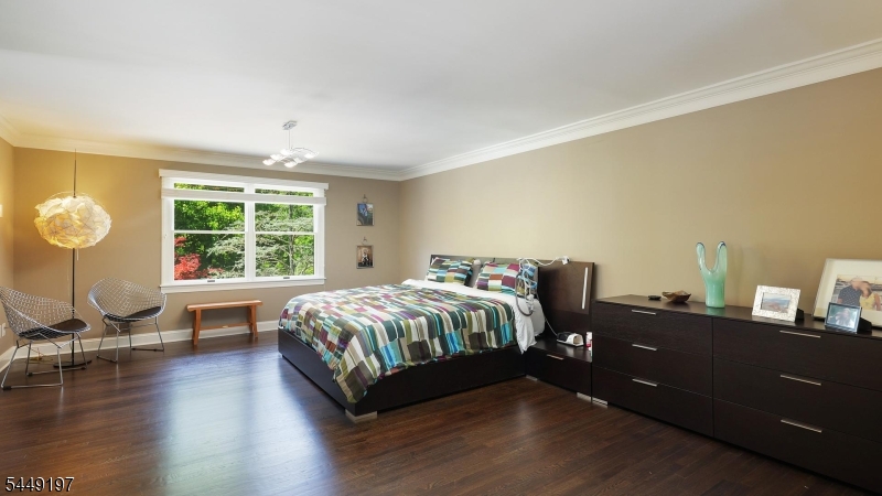 16 Chesterfield Dr