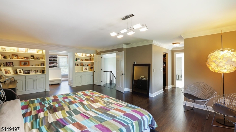 16 Chesterfield Dr