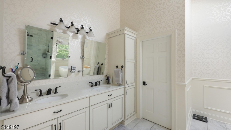 16 Chesterfield Dr