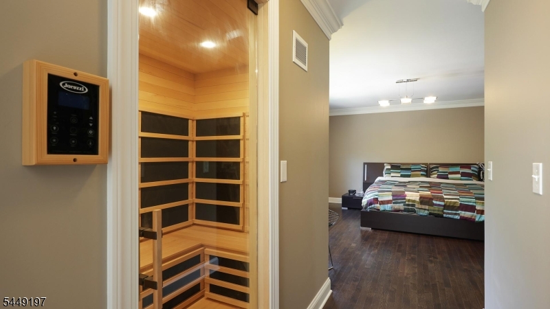 16 Chesterfield Dr