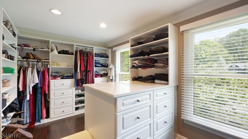 16 Chesterfield Dr