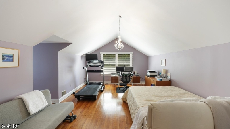 16 Chesterfield Dr