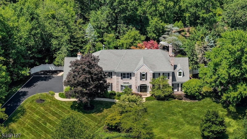 16 Chesterfield Dr