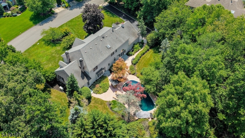 16 Chesterfield Dr