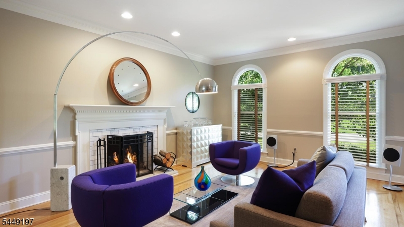 16 Chesterfield Dr