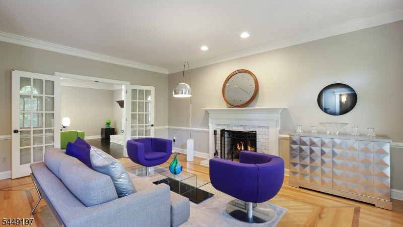 16 Chesterfield Dr