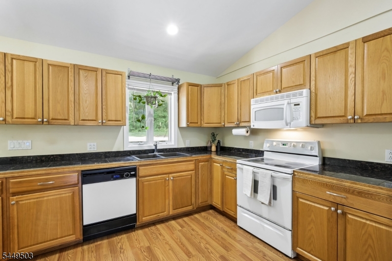 523 W Hill Rd