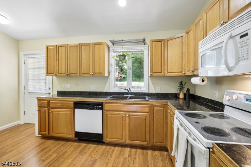 523 W Hill Rd
