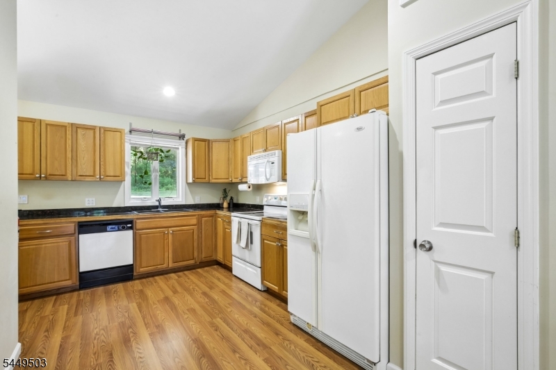 523 W Hill Rd