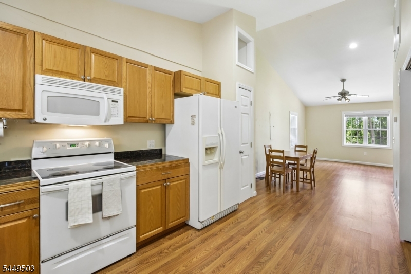 523 W Hill Rd