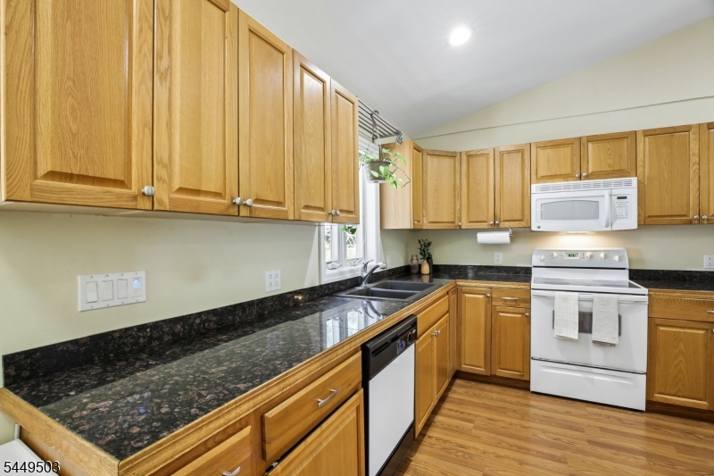 523 W Hill Rd
